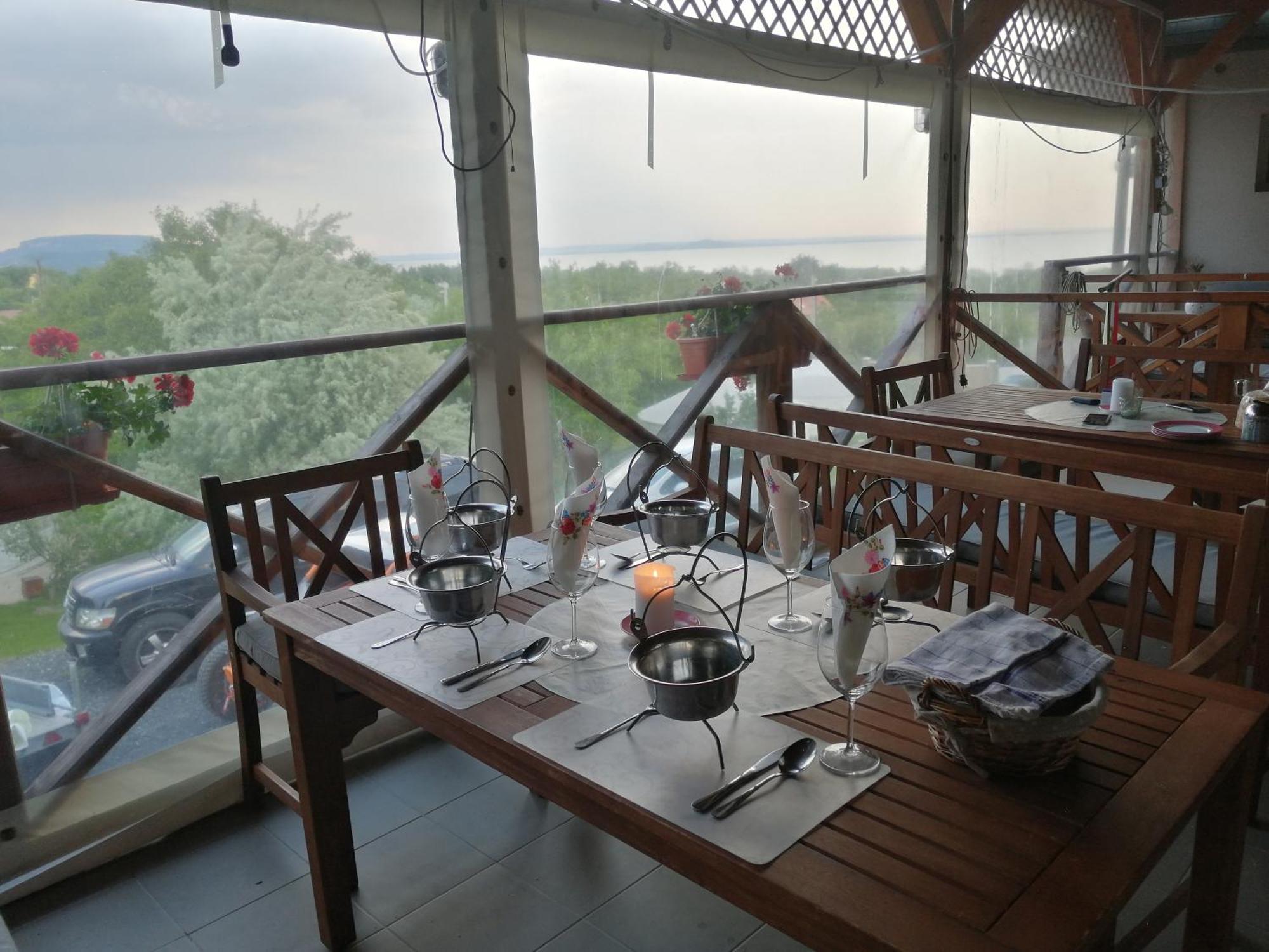Jurta Hotel Balatongyoeroek エクステリア 写真