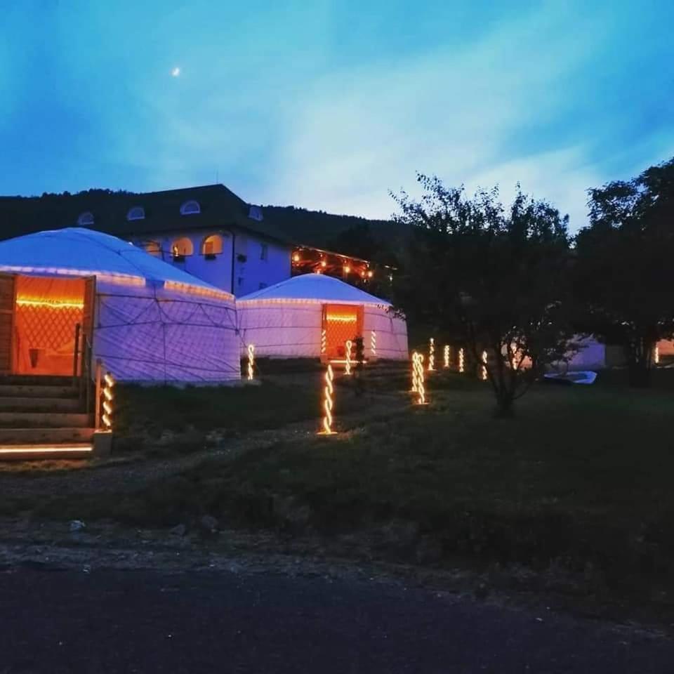Jurta Hotel Balatongyoeroek エクステリア 写真