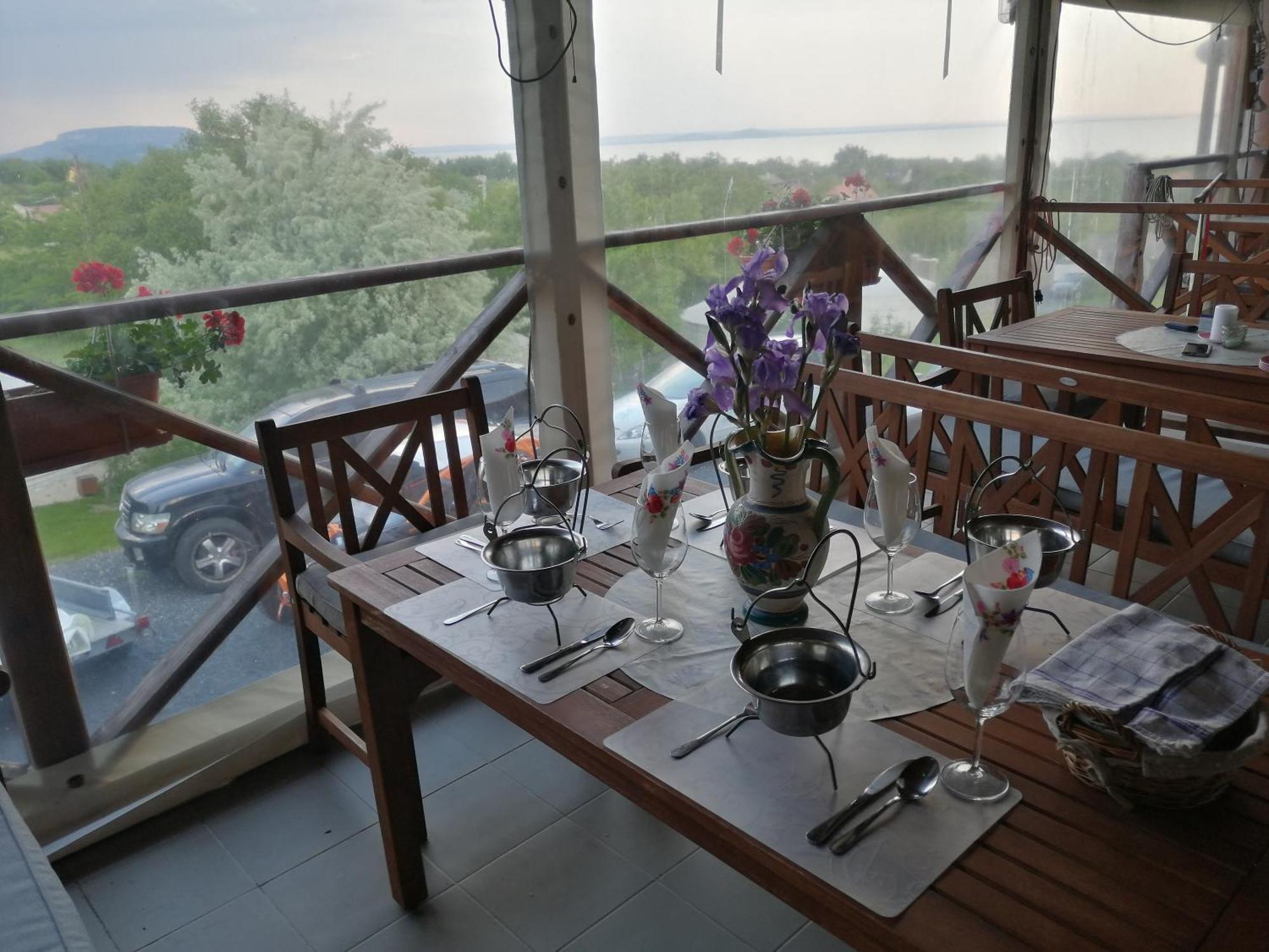 Jurta Hotel Balatongyoeroek エクステリア 写真
