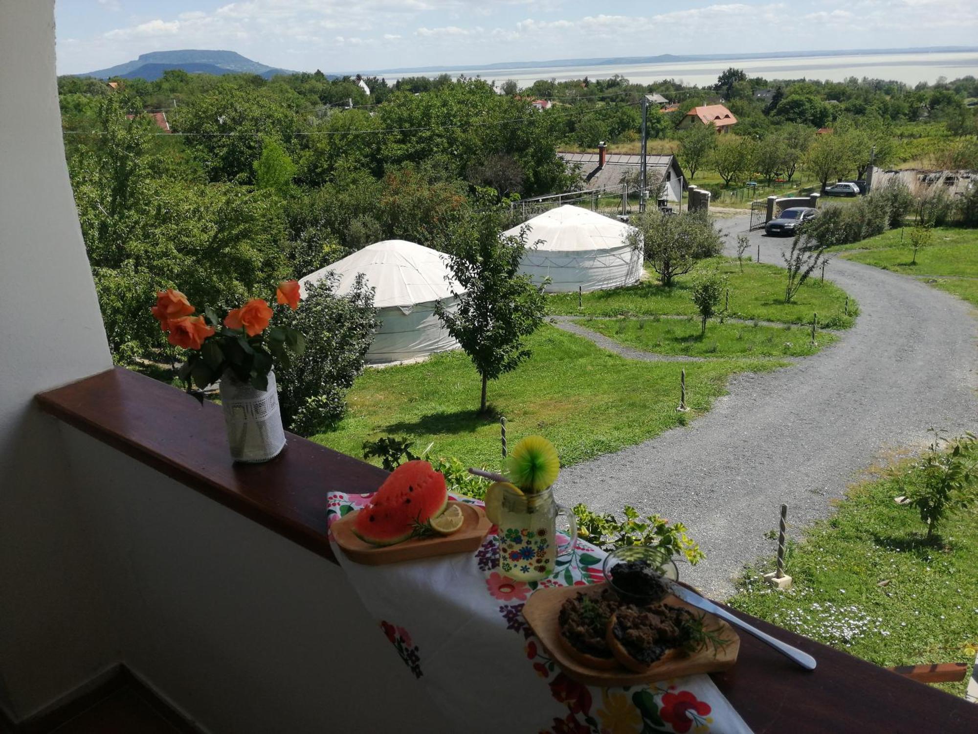 Jurta Hotel Balatongyoeroek エクステリア 写真
