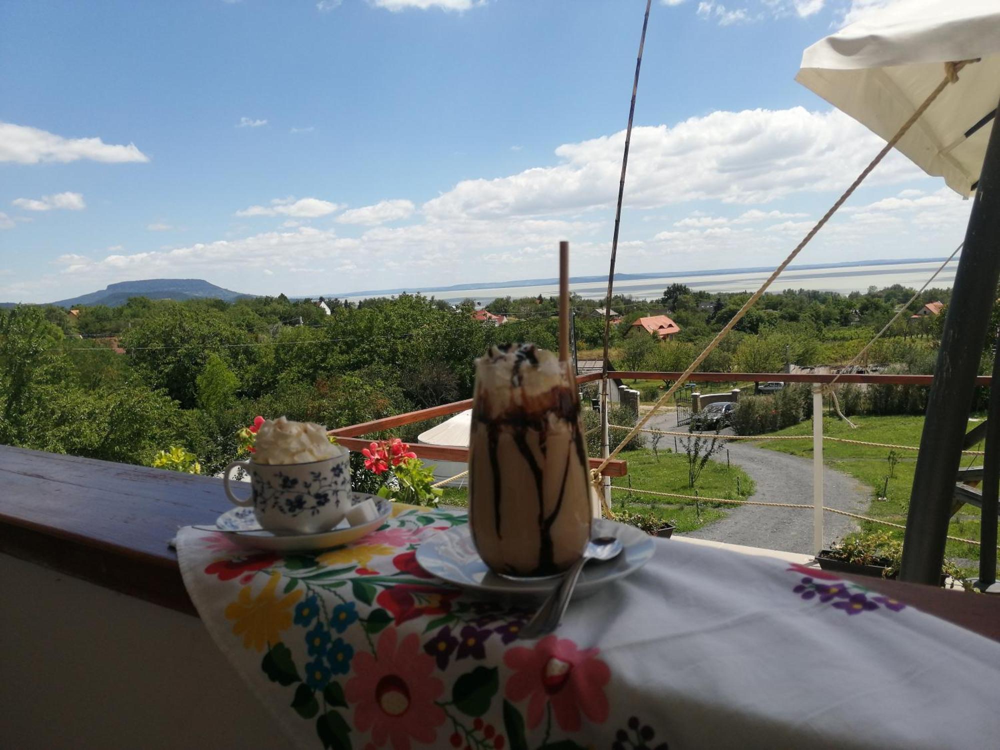 Jurta Hotel Balatongyoeroek エクステリア 写真