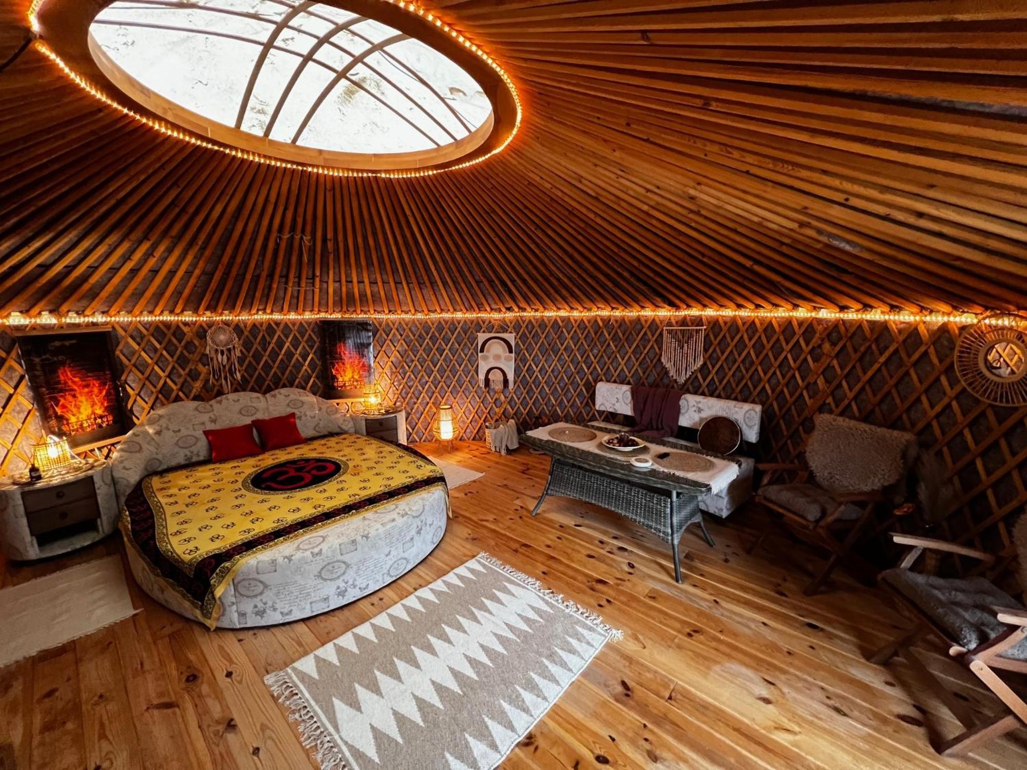 Jurta Hotel Balatongyoeroek エクステリア 写真